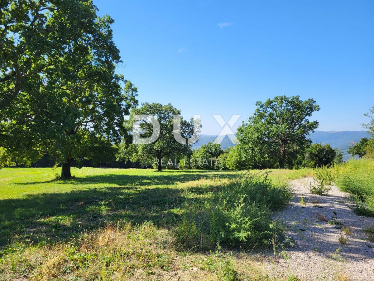 ISTRA, BUZET - Zazidljivo zemljišče v bližini centra