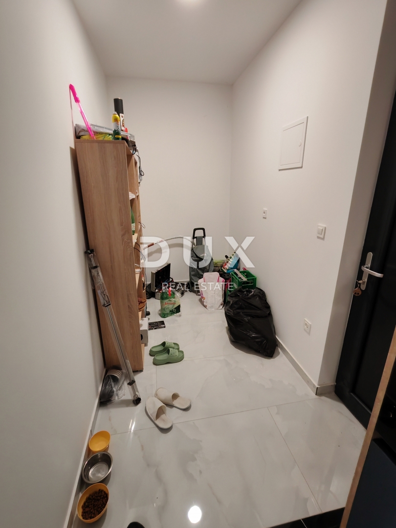 ZADAR, ZUKVE - Prostoren dvojček z bazenom! Novogradnja! B