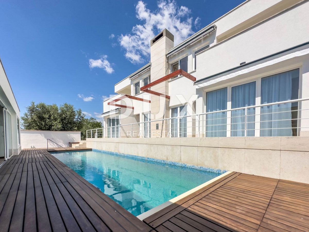 ISTRA, POREČ - Ekskluzivna dizajnerska družinska vila z wellness oazo in ogrevanim bazenom