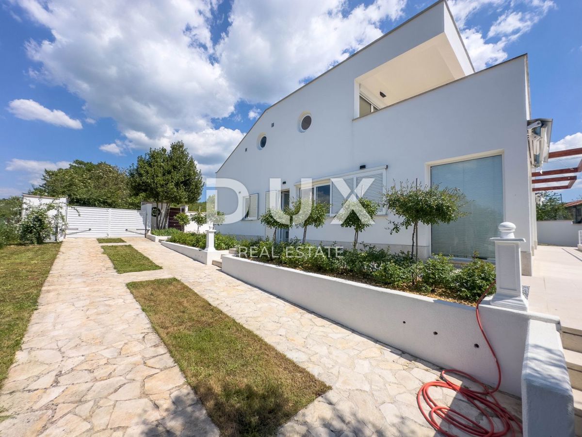 ISTRA, POREČ - Ekskluzivna dizajnerska družinska vila z wellness oazo in ogrevanim bazenom