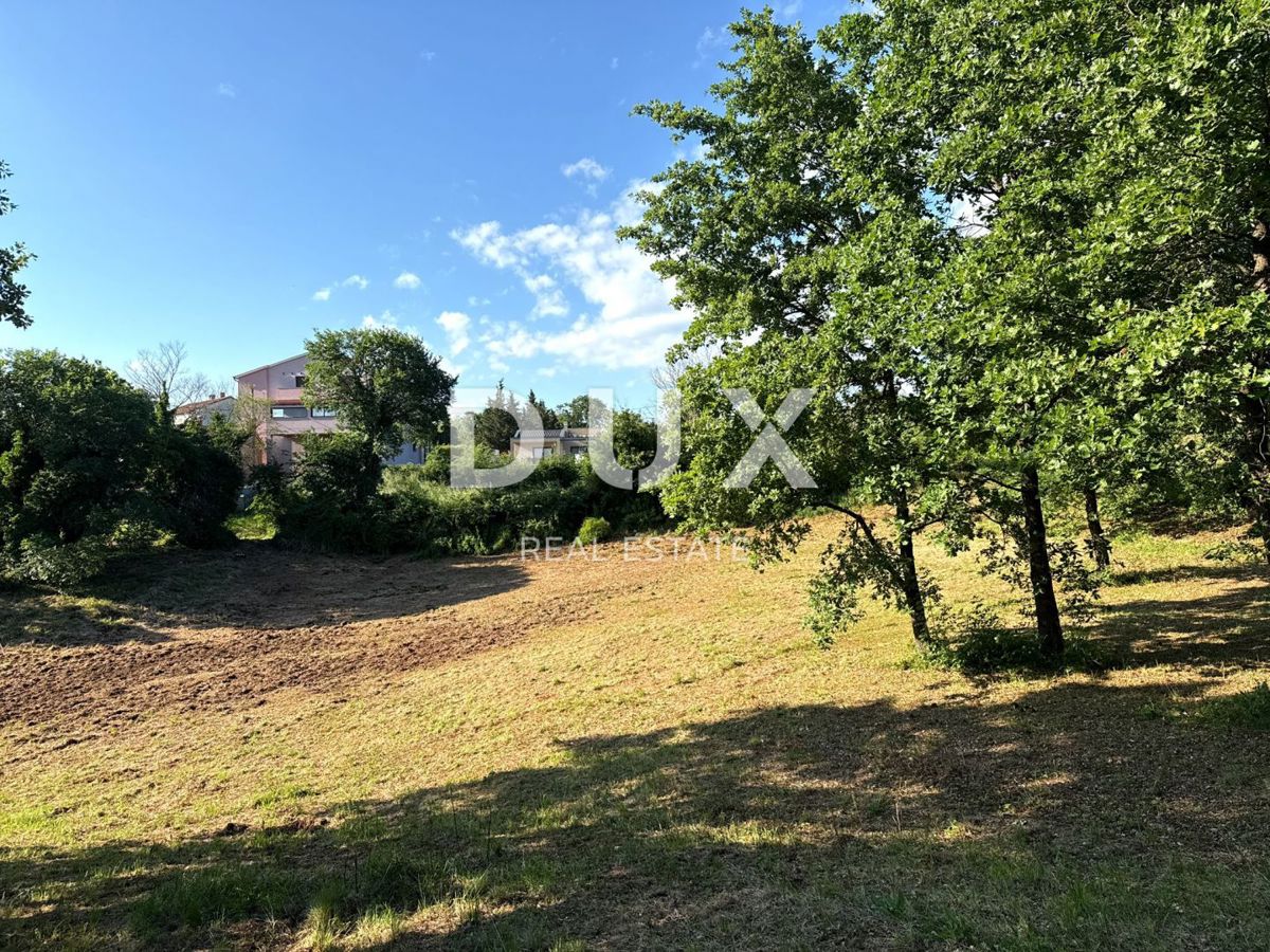 ISTRA, BARBAN (OKOLICA) - Gradbeno zemljišče na osamljeni lokaciji, le 2 km od morja!