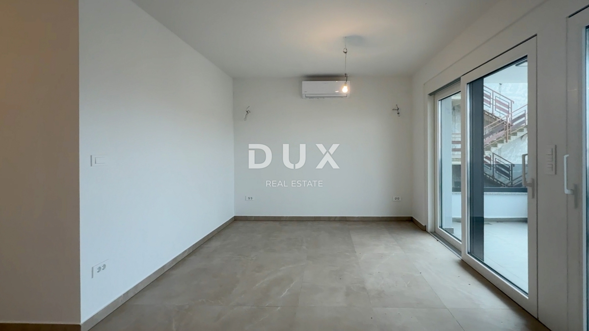 CRIKVENICA, DRAMALJ - Dvoetažno stanovanje z bazenom v novogradnji le 300 metrov od morja!