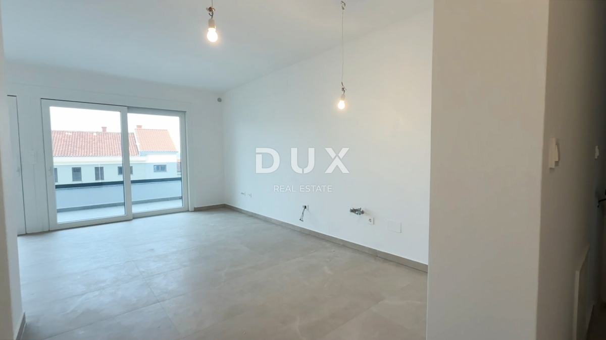 CRIKVENICA, DRAMALJ - Dvoetažno stanovanje z bazenom v novogradnji le 300 metrov od morja!