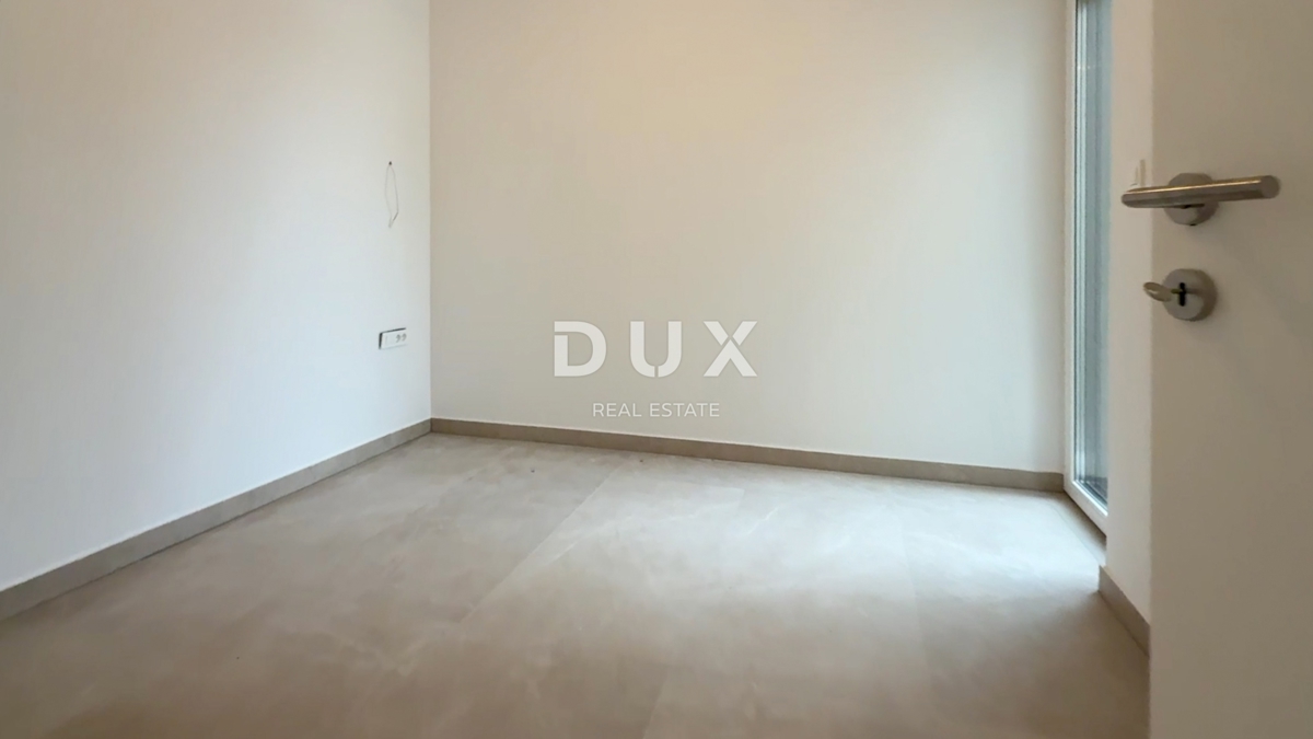 CRIKVENICA, DRAMALJ - Dvoetažno stanovanje z bazenom v novogradnji le 300 metrov od morja!