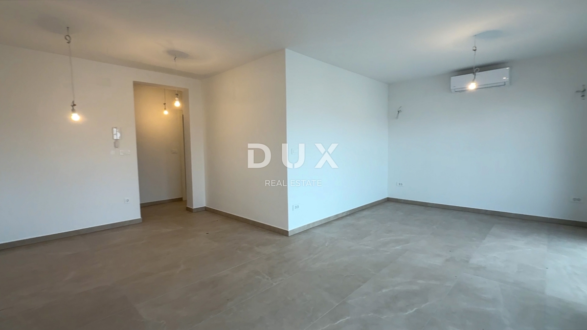 CRIKVENICA, DRAMALJ - Dvoetažno stanovanje z bazenom v novogradnji le 300 metrov od morja!