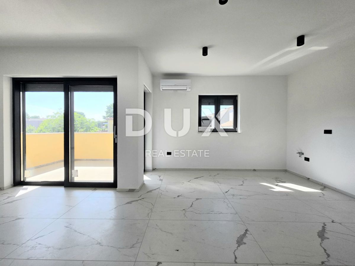 ISTRA, ŠTINJAN - Popolna kombinacija luksuza in udobja, stanovanje z 2 spalnicama in lastno garažo, le 500 m od urejenih plaž in dolgih sprehodov ob morju