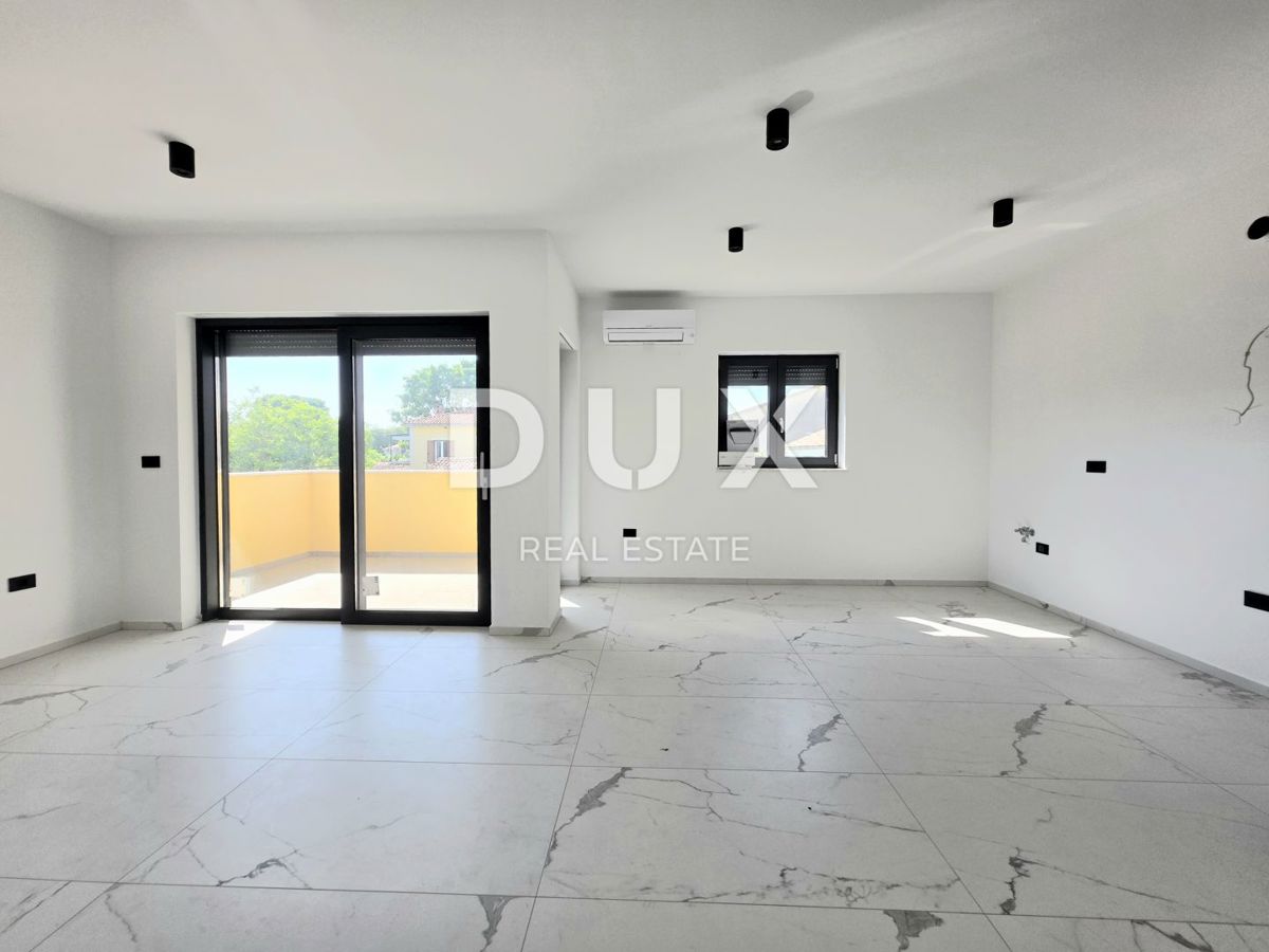 ISTRA, ŠTINJAN - Popolna kombinacija luksuza in udobja, stanovanje z 2 spalnicama in lastno garažo, le 500 m od urejenih plaž in dolgih sprehodov ob morju