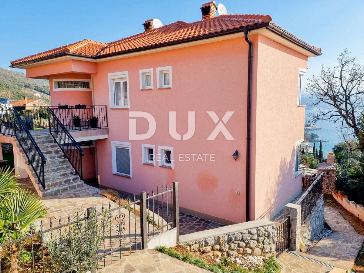 OPATIJA, CENTER - atraktivno stanovanje s pogledom na morje, vrtom in zasebnim vhodom