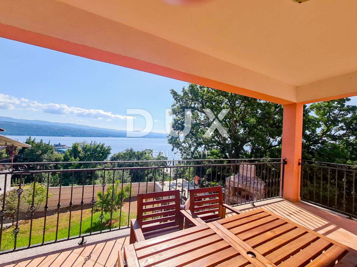 OPATIJA, CENTER - atraktivno stanovanje s pogledom na morje, vrtom in zasebnim vhodom