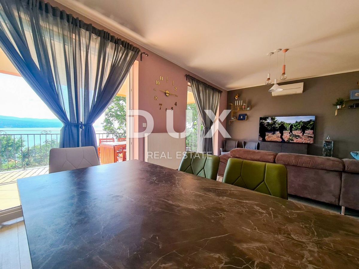 OPATIJA, CENTER - atraktivno stanovanje s pogledom na morje, vrtom in zasebnim vhodom