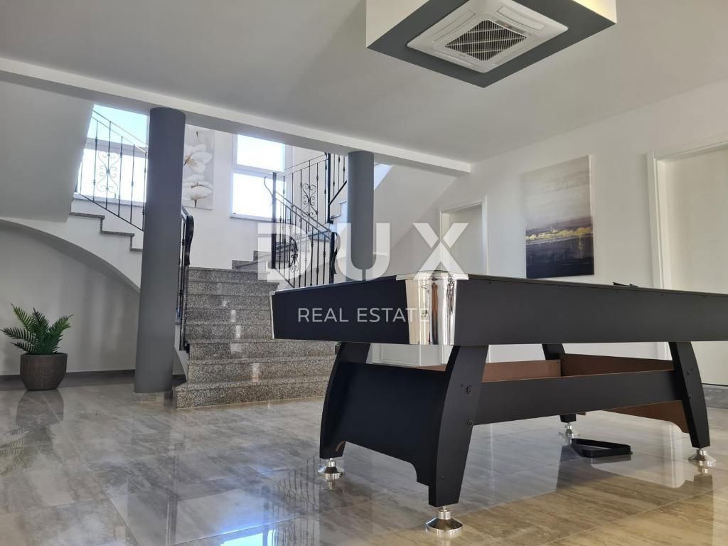 ISTRA, KAŠTELIR - Luksuzna vila z bazenom