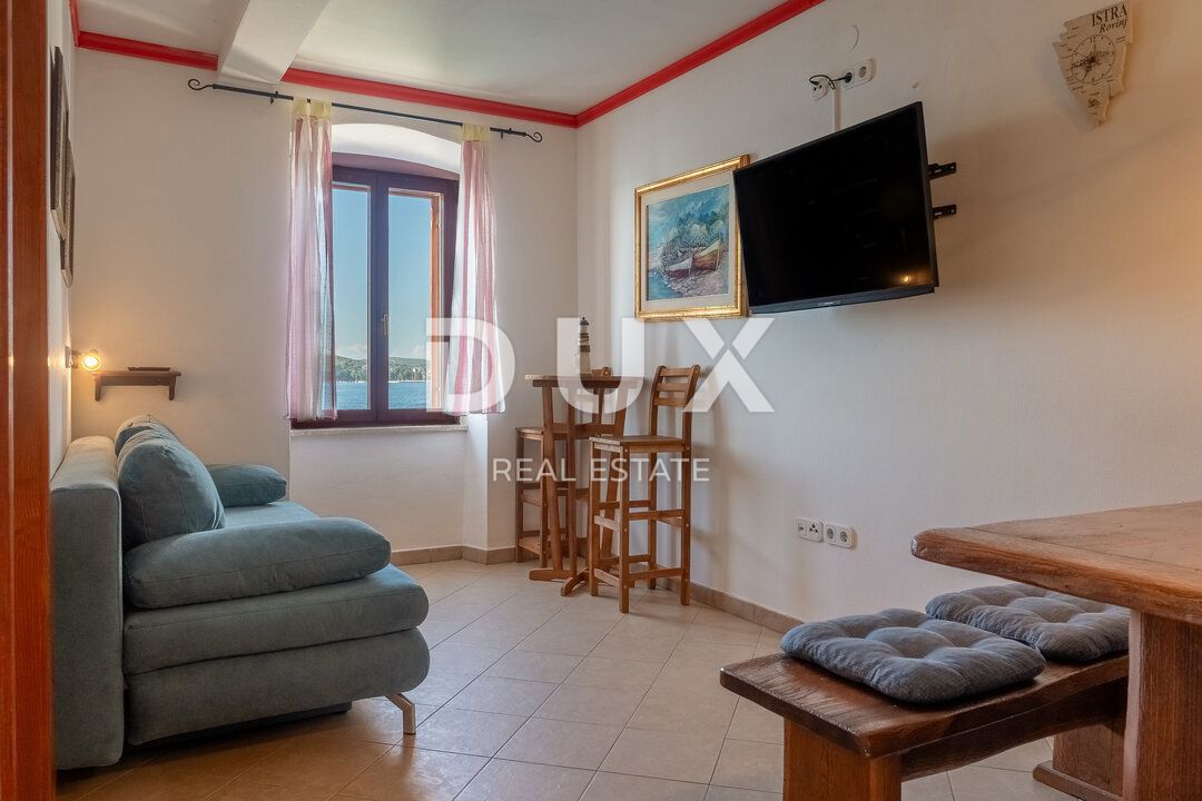 ISTRA, ROVINJ - Stanovanje z 1 spalnico in 1 kopalnico v prvi vrsti ob morju z zasebno plažo
