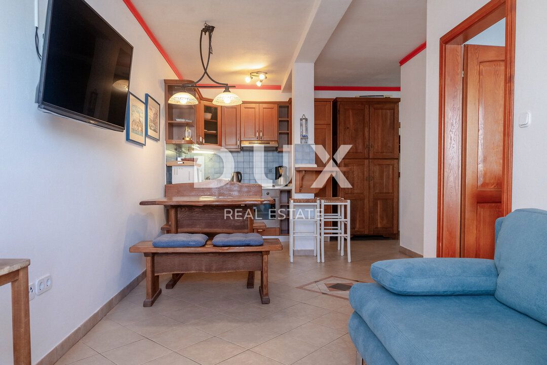ISTRA, ROVINJ - Stanovanje z 1 spalnico in 1 kopalnico v prvi vrsti ob morju z zasebno plažo
