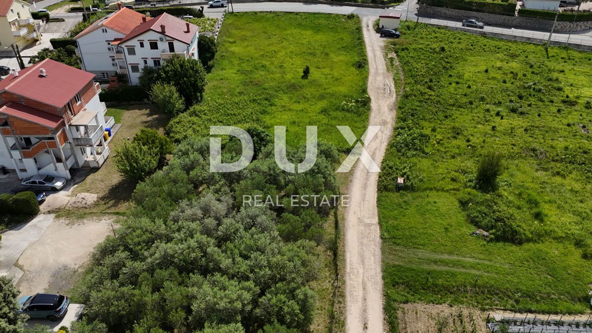 Zemljišče Palit, Rab, 2.082m2