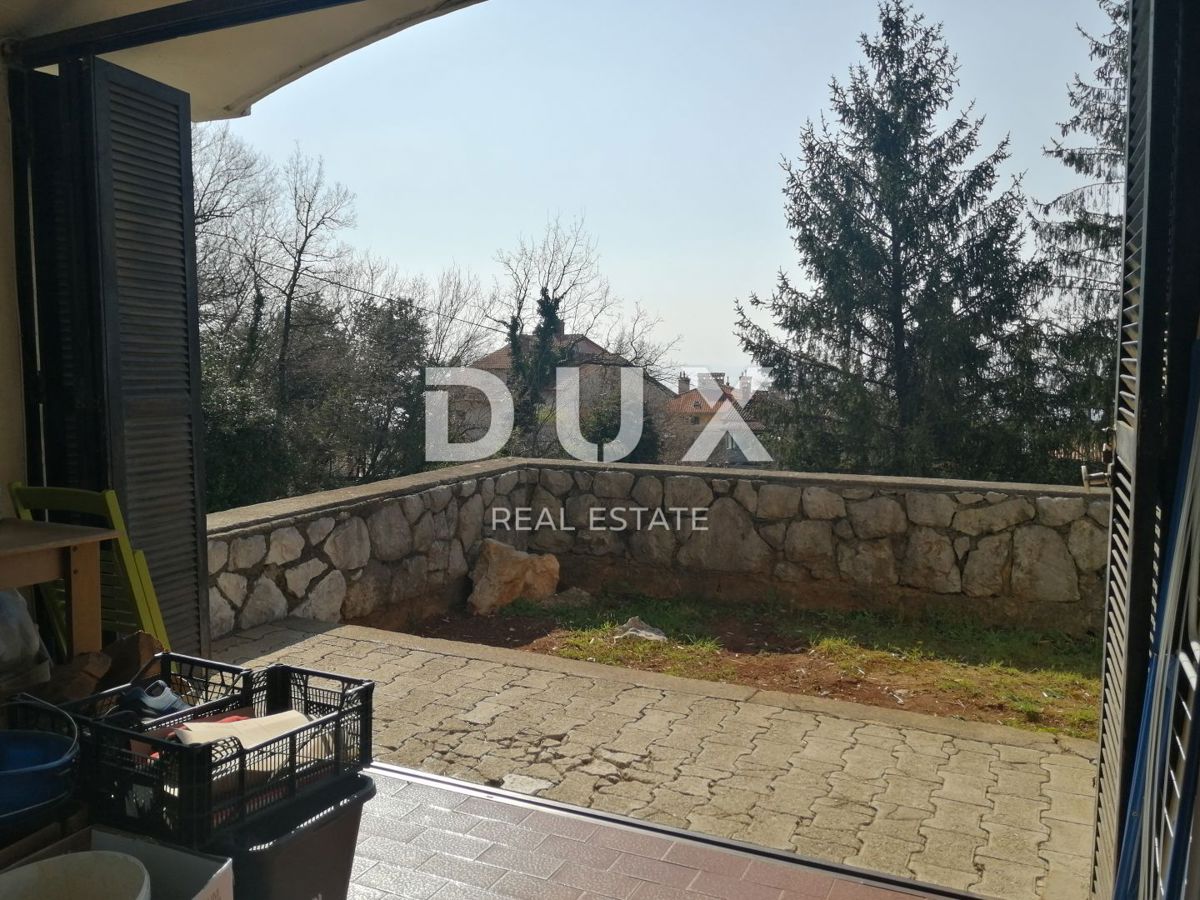 OPATIJA, VOLOSKO - stanovanje 108m2, dnevna soba + 3 spalnice, pritličje blizu morja