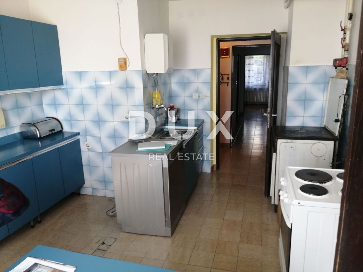 OPATIJA, VOLOSKO - stanovanje 108m2, dnevna soba + 3 spalnice, pritličje blizu morja