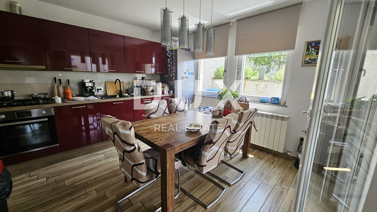 KASTAV - novogradnja, čudovito 3-sobno stanovanje z dnevno sobo 111m2 z vrtom