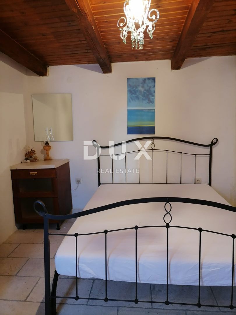 OTOK ŠOLTA - Čudovita kamnita hiša s pogledom na morje