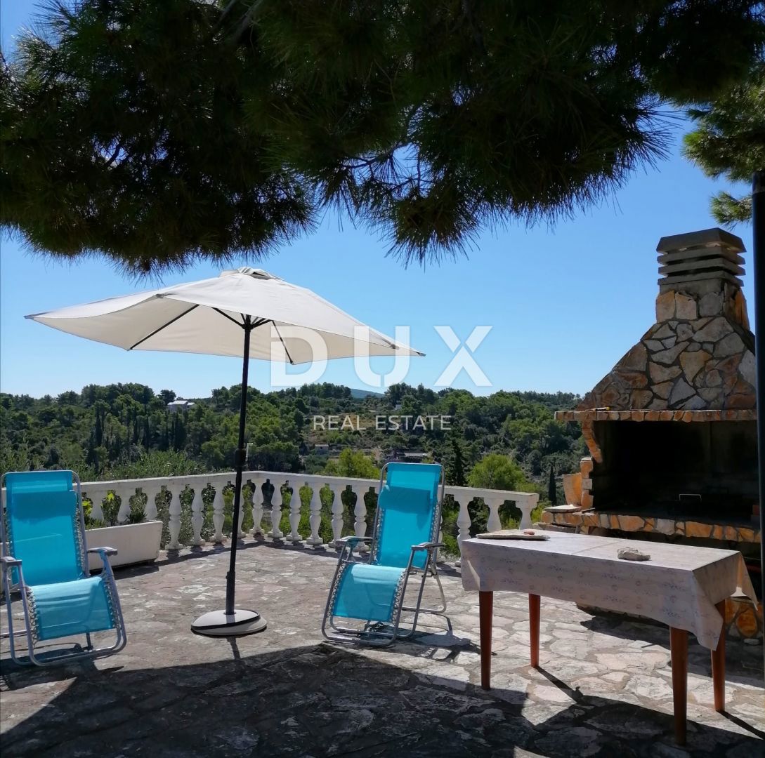 OTOK ŠOLTA - Čudovita kamnita hiša s pogledom na morje
