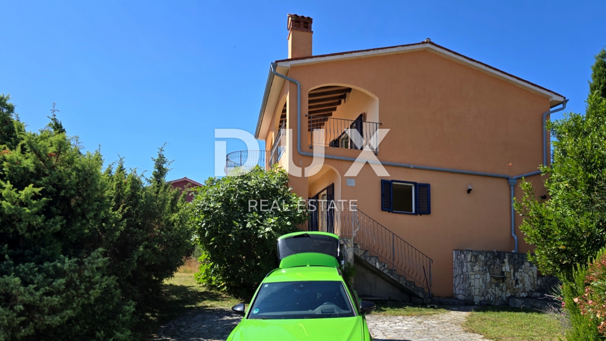 ISTRA, LABIN - Prostorna hiša z bazenom in pogledom na morje