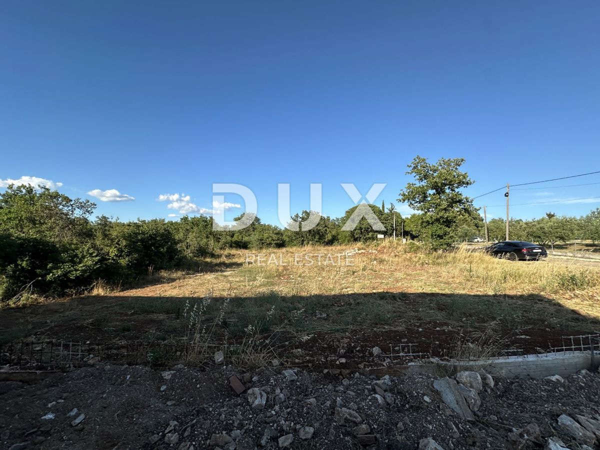 GALOVAC - Gradbeno zemljišče 800 m² - Očiščeno - Asfaltiran dovoz!
