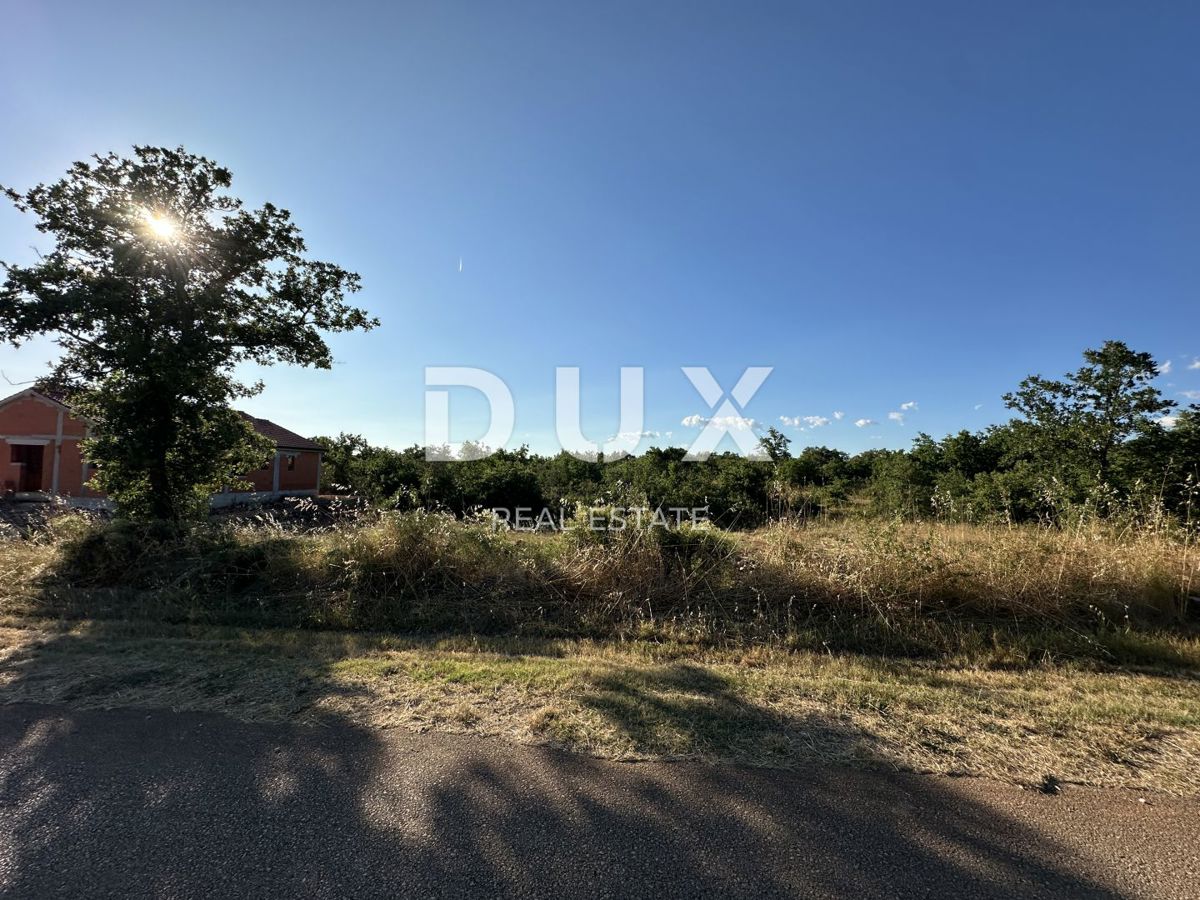 GALOVAC - Gradbeno zemljišče 800 m² - Očiščeno - Asfaltiran dovoz!