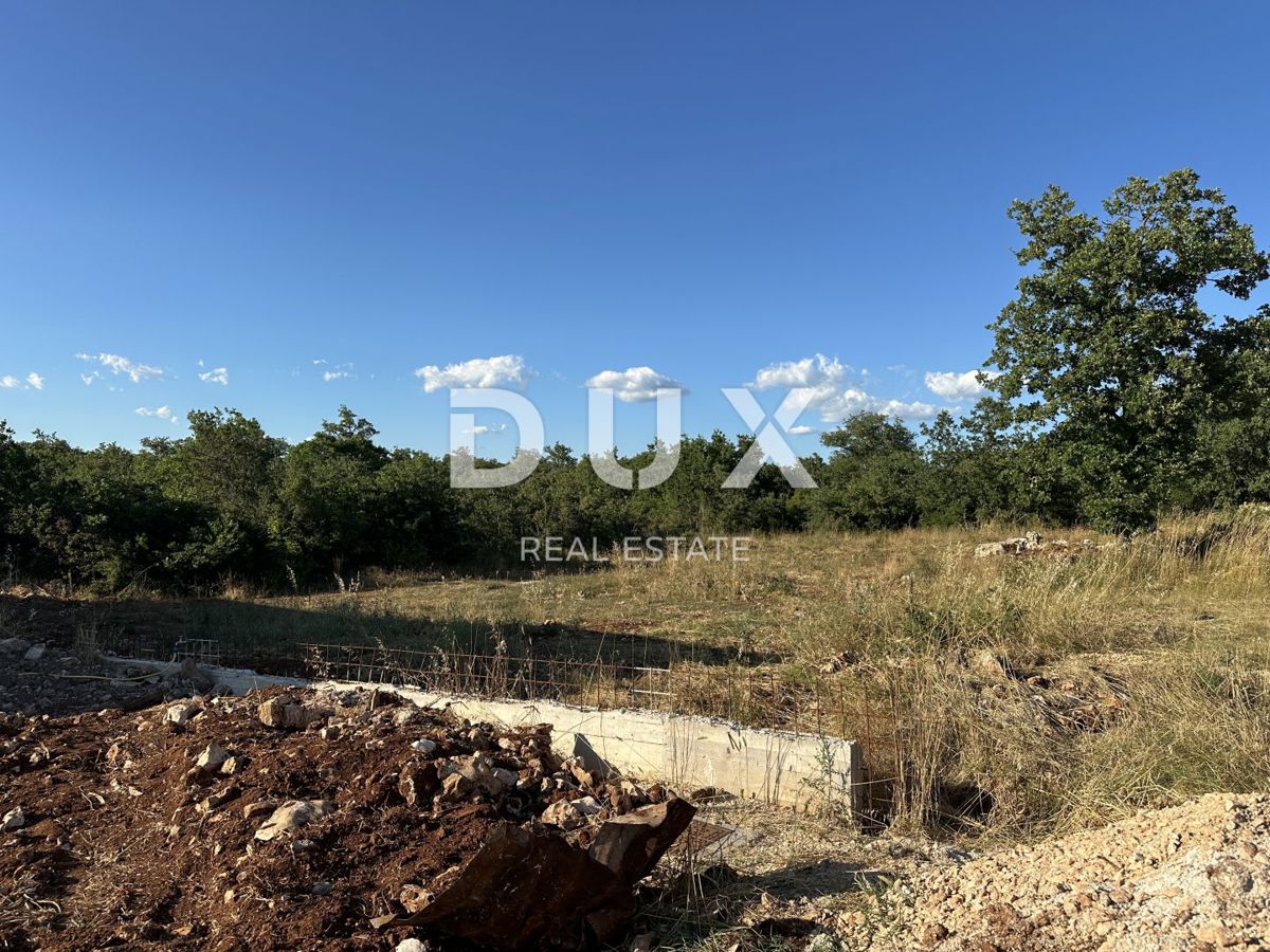 GALOVAC - Gradbeno zemljišče 800 m² - Očiščeno - Asfaltiran dovoz!