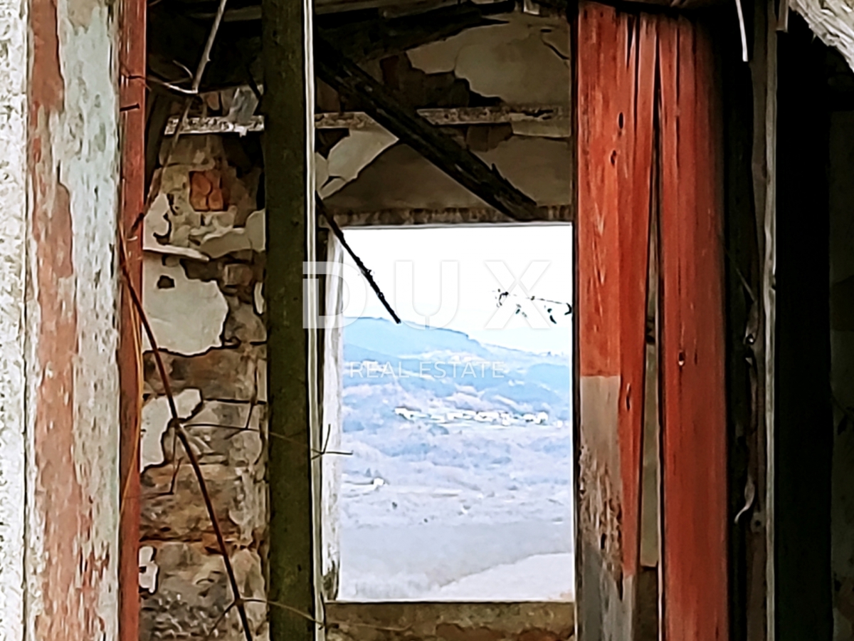 ISTRA, VIŽINADA - Prostorno zemljišče z gradbenim dovoljenjem in idejnim načrtom