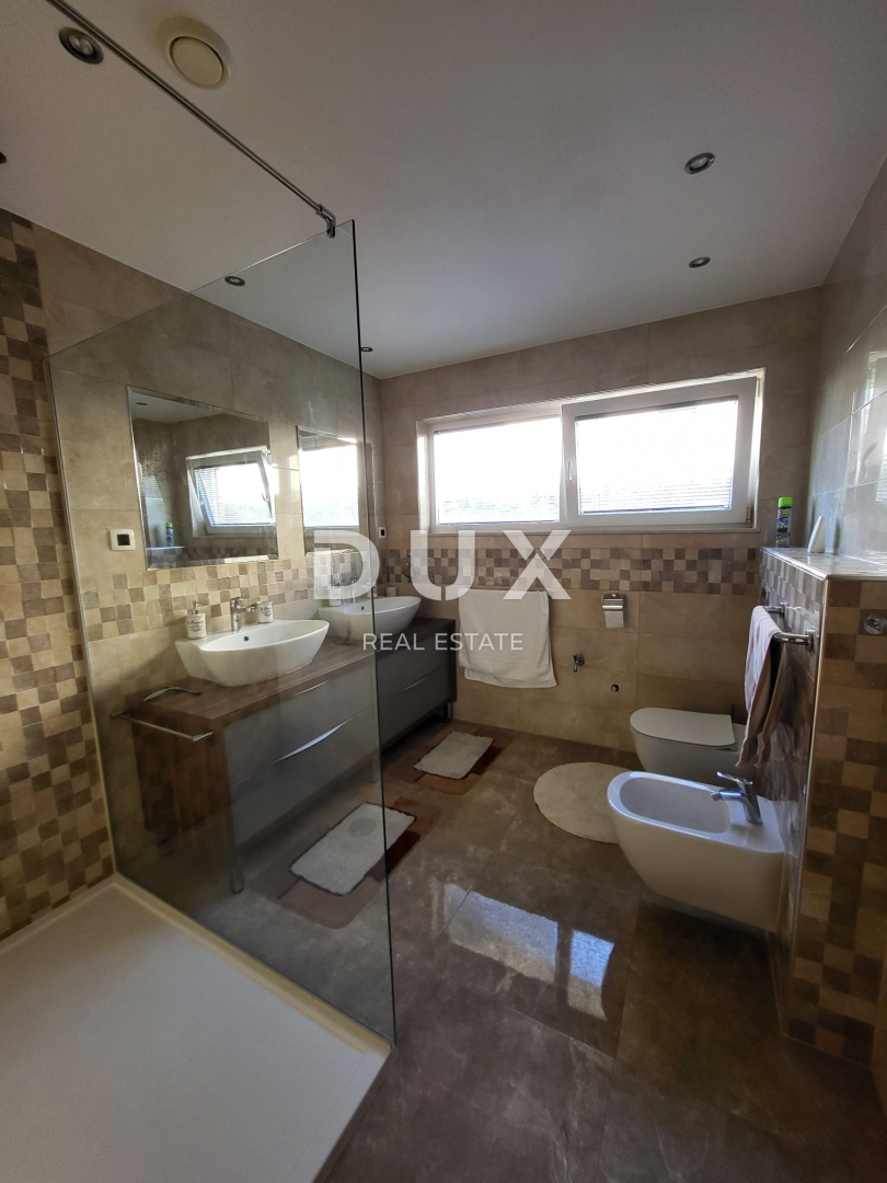 PRIVLAKA, ZADAR - EKSKLUZIVNA PRILOŽNOST - Apartma v 1. vrsti do morja!