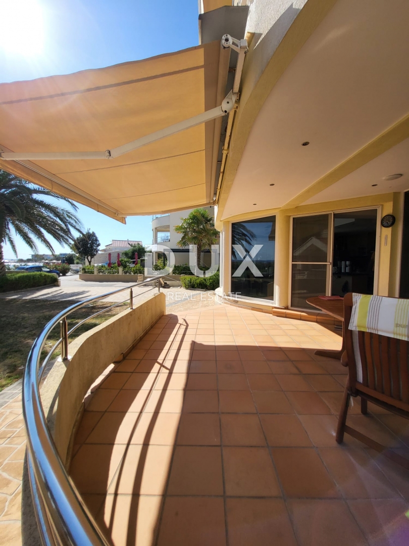 PRIVLAKA, ZADAR - EKSKLUZIVNA PRILOŽNOST - Apartma v 1. vrsti do morja!