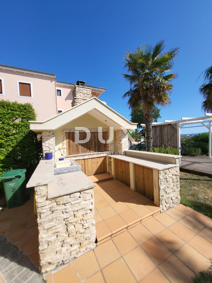 PRIVLAKA, ZADAR - EKSKLUZIVNA PRILOŽNOST - Apartma v 1. vrsti do morja!
