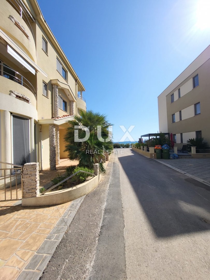 PRIVLAKA, ZADAR - EKSKLUZIVNA PRILOŽNOST - Apartma v 1. vrsti do morja!