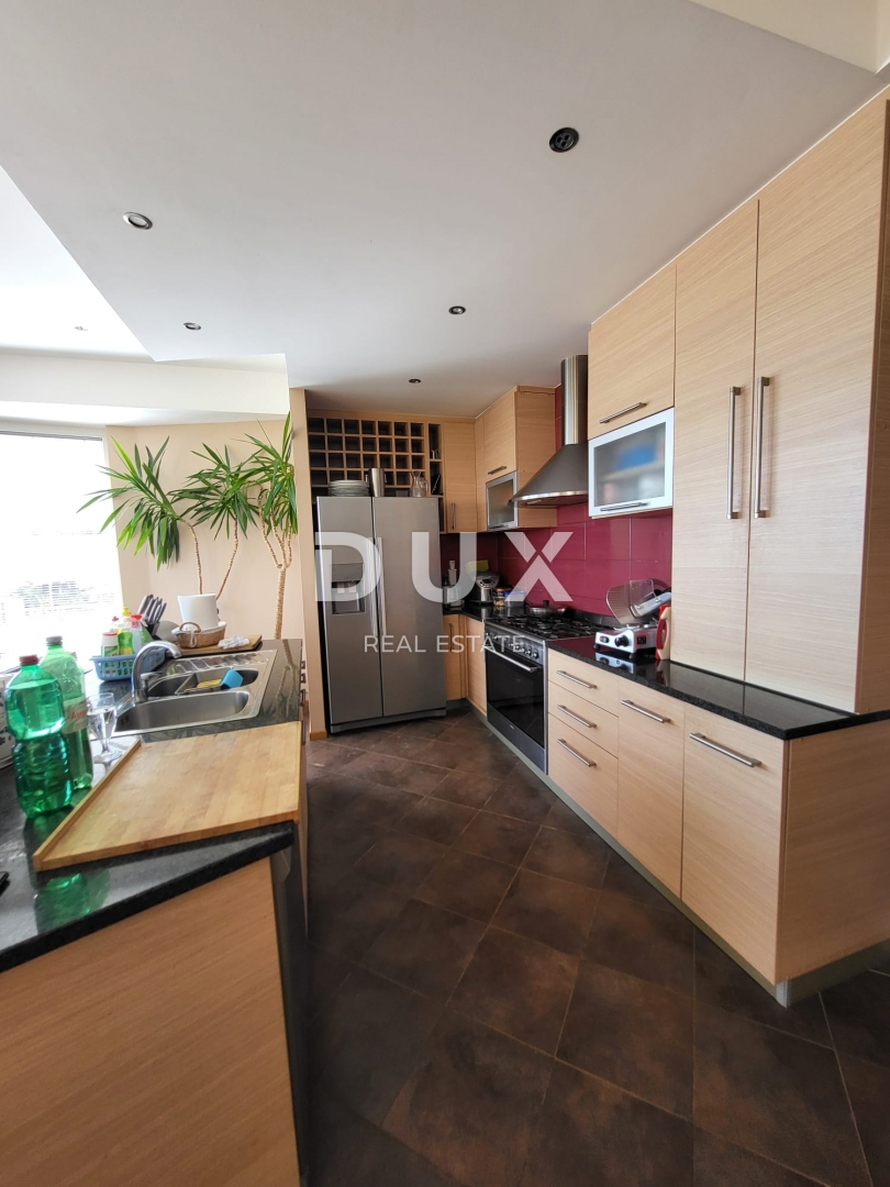 PRIVLAKA, ZADAR - EKSKLUZIVNA PRILOŽNOST - Apartma v 1. vrsti do morja!