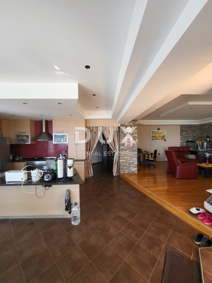PRIVLAKA, ZADAR - EKSKLUZIVNA PRILOŽNOST - Apartma v 1. vrsti do morja!