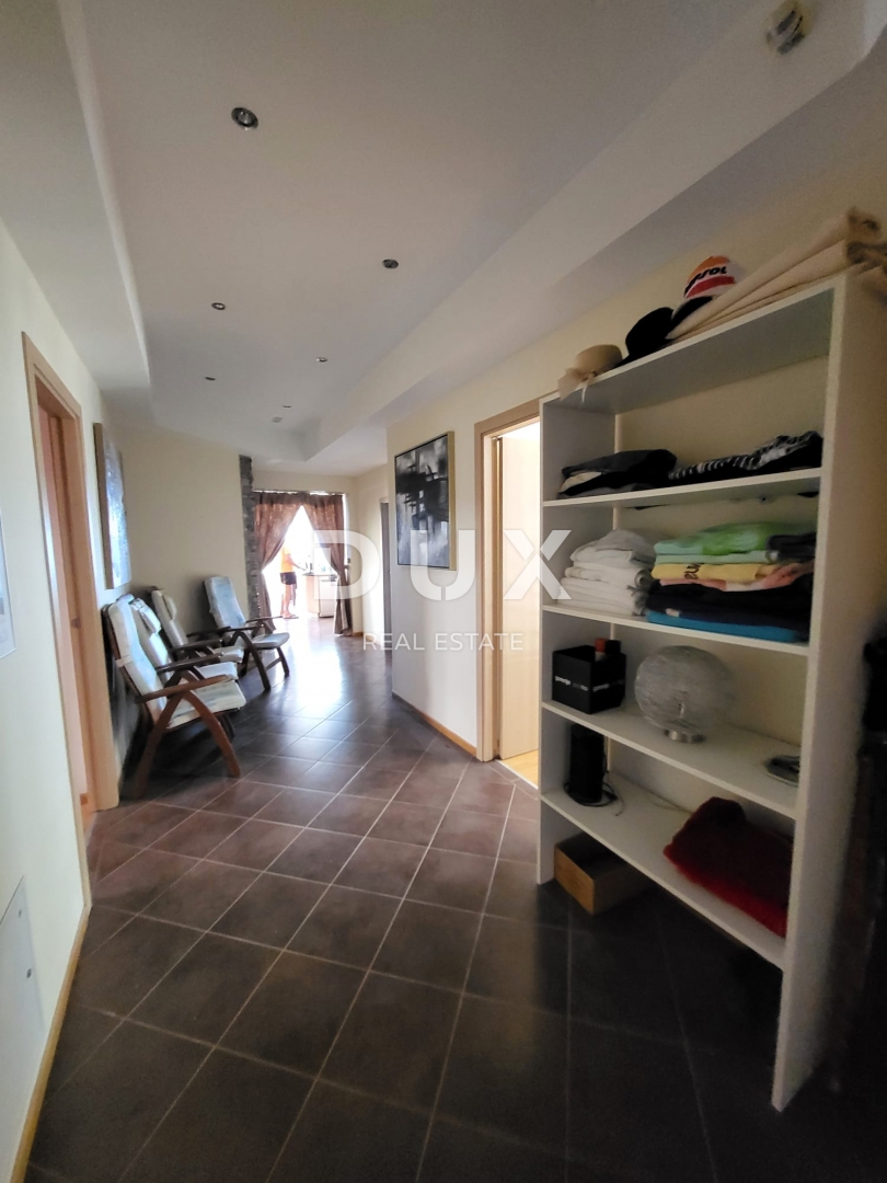 PRIVLAKA, ZADAR - EKSKLUZIVNA PRILOŽNOST - Apartma v 1. vrsti do morja!