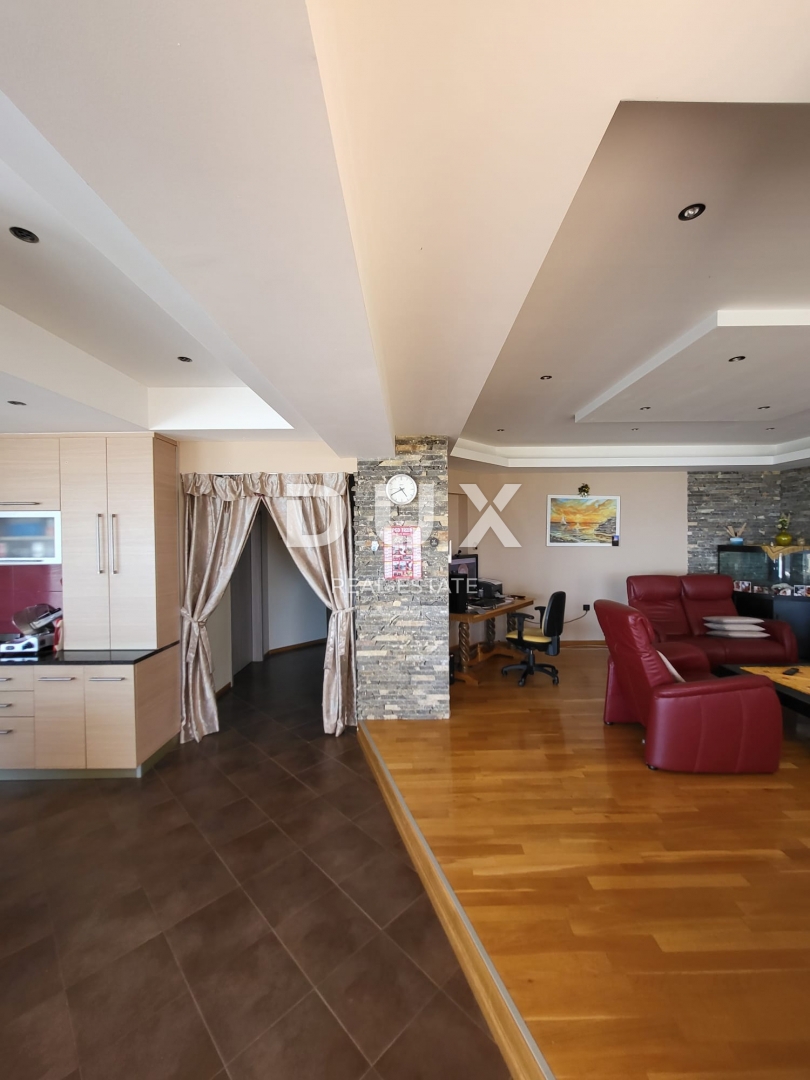 PRIVLAKA, ZADAR - EKSKLUZIVNA PRILOŽNOST - Apartma v 1. vrsti do morja!