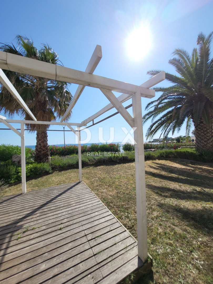 PRIVLAKA, ZADAR - EKSKLUZIVNA PRILOŽNOST - Apartma v 1. vrsti do morja!