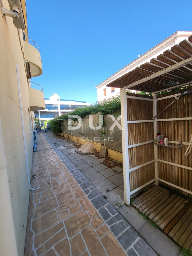 PRIVLAKA, ZADAR - EKSKLUZIVNA PRILOŽNOST - Apartma v 1. vrsti do morja!