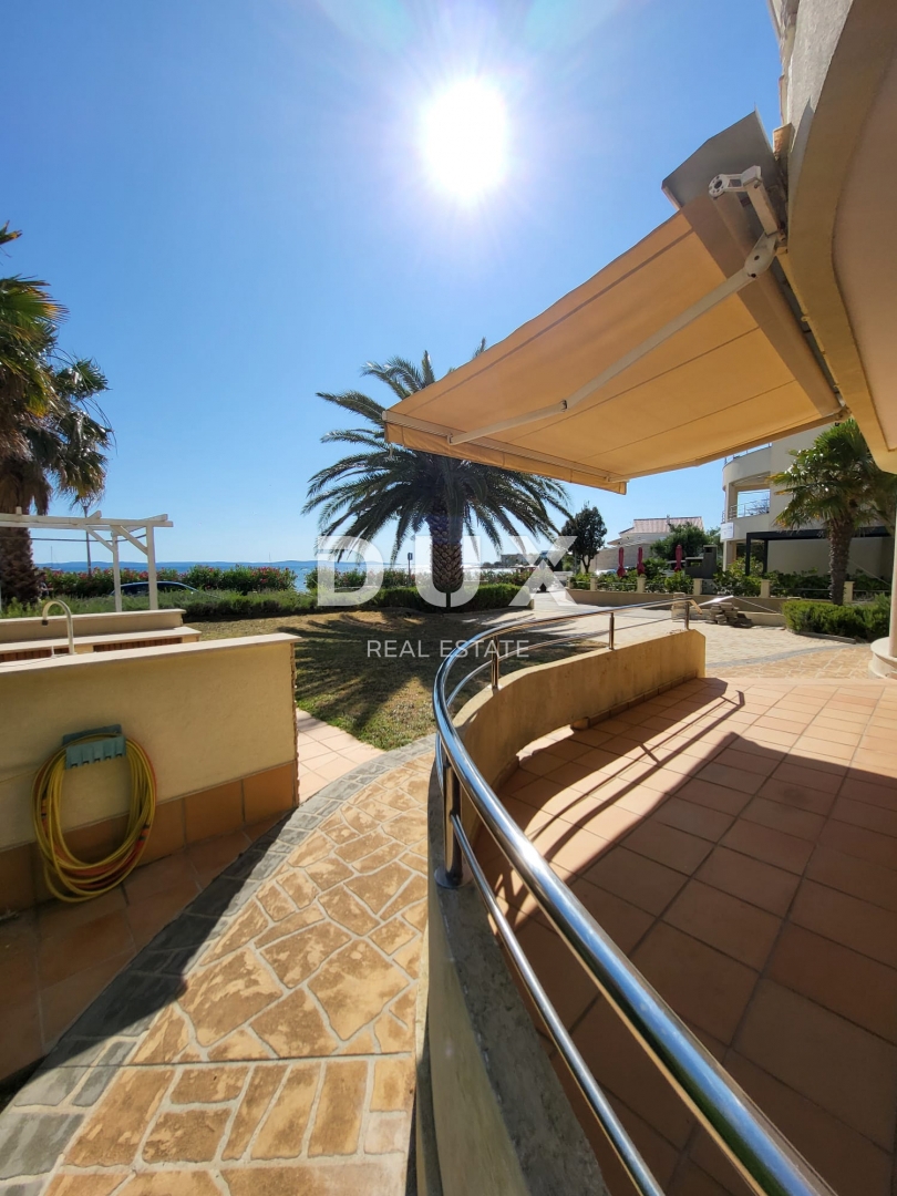 PRIVLAKA, ZADAR - EKSKLUZIVNA PRILOŽNOST - Apartma v 1. vrsti do morja!