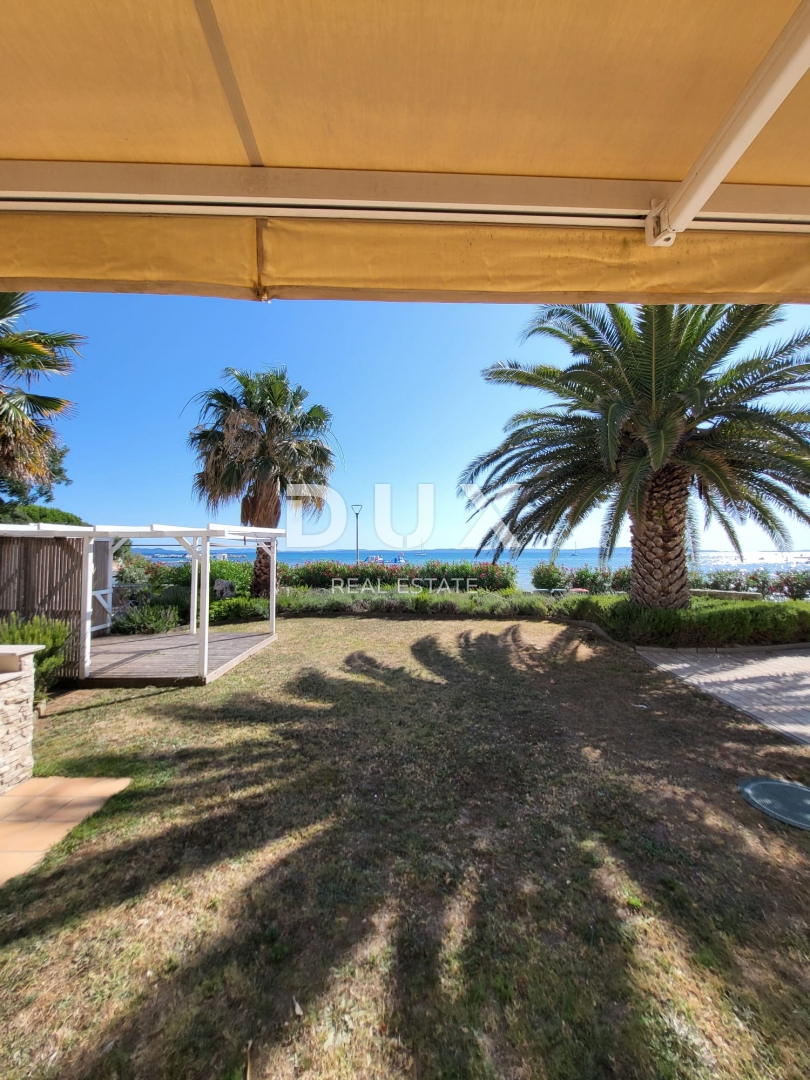 PRIVLAKA, ZADAR - EKSKLUZIVNA PRILOŽNOST - Apartma v 1. vrsti do morja!