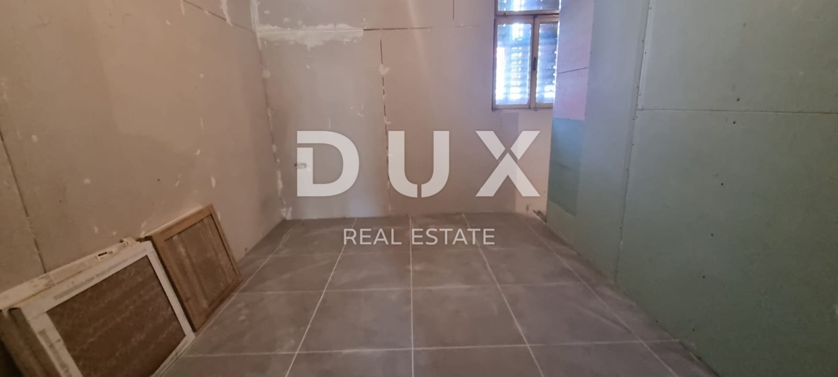 ISTRA, Pula - Ekskluzivno! Stanovanje za adaptacijo v centru!