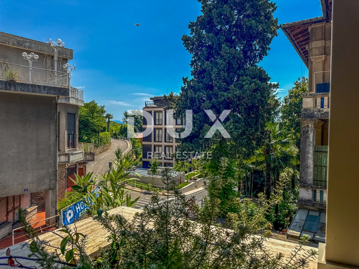 OPATIJA, CENTER - luksuzno stanovanje v novogradnji s teraso in garažo le 80 metrov od plaže in znane glavne ulice