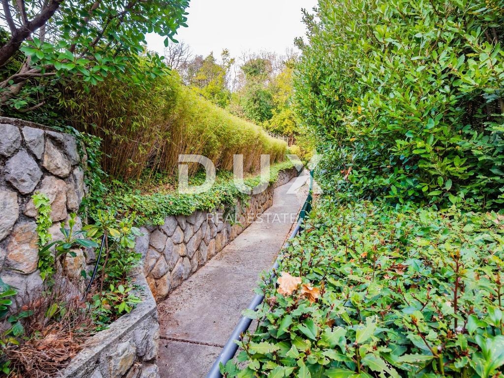 OPATIJA, MOŠĆENIČKA DRAGA - Naložbeni biser: Vila na samem, prva vrsta do morja