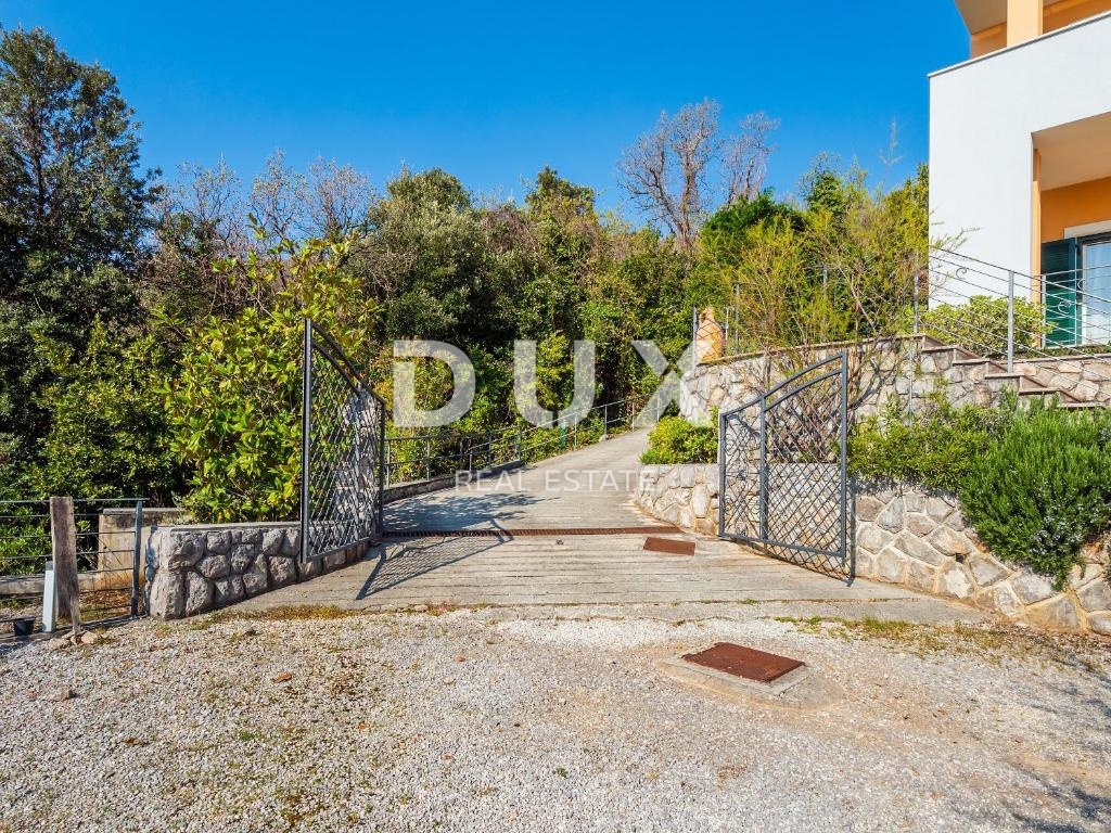 OPATIJA, MOŠĆENIČKA DRAGA - Naložbeni biser: Vila na samem, prva vrsta do morja