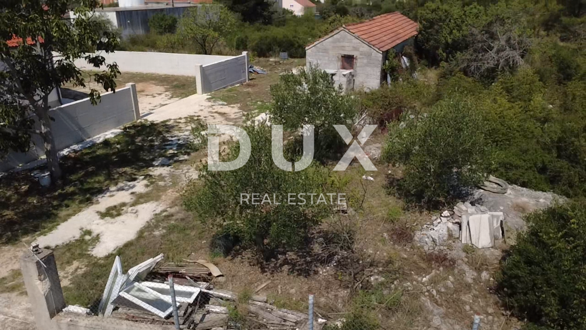 ZADAR, CRNO – Gradbeno zemljišče 1.040 m², mirna okolica, bližina Zadra!