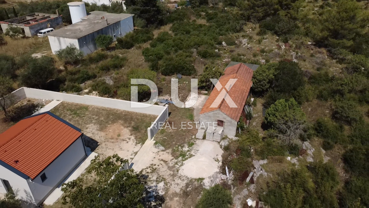 ZADAR, CRNO – Gradbeno zemljišče 1.040 m², mirna okolica, bližina Zadra!