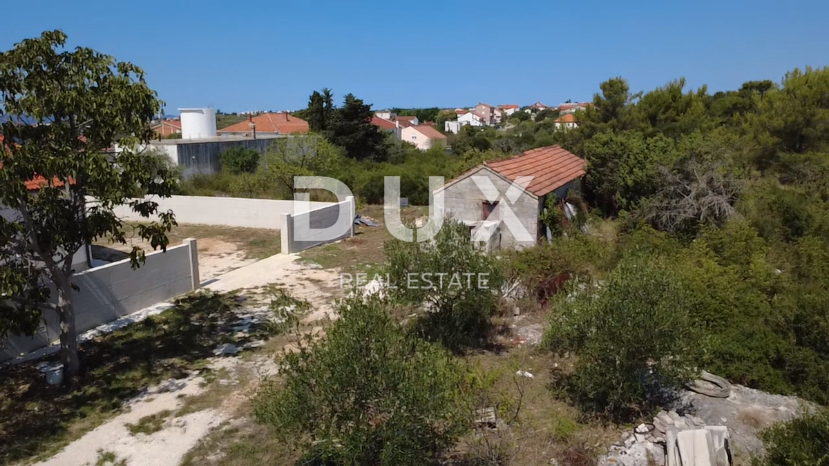 ZADAR, CRNO – Gradbeno zemljišče 1.040 m², mirna okolica, bližina Zadra!