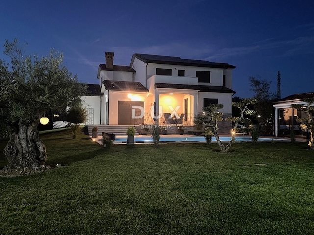 ISTRA, MOTOVUN - Brezhibna vila na robu vasi