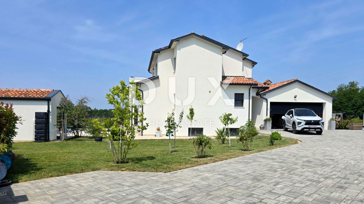 ISTRA, MOTOVUN - Brezhibna vila na robu vasi