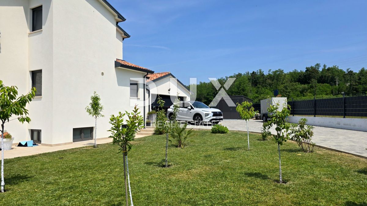 ISTRA, MOTOVUN - Brezhibna vila na robu vasi